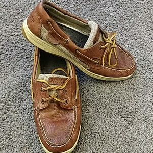 Leather boat shoes